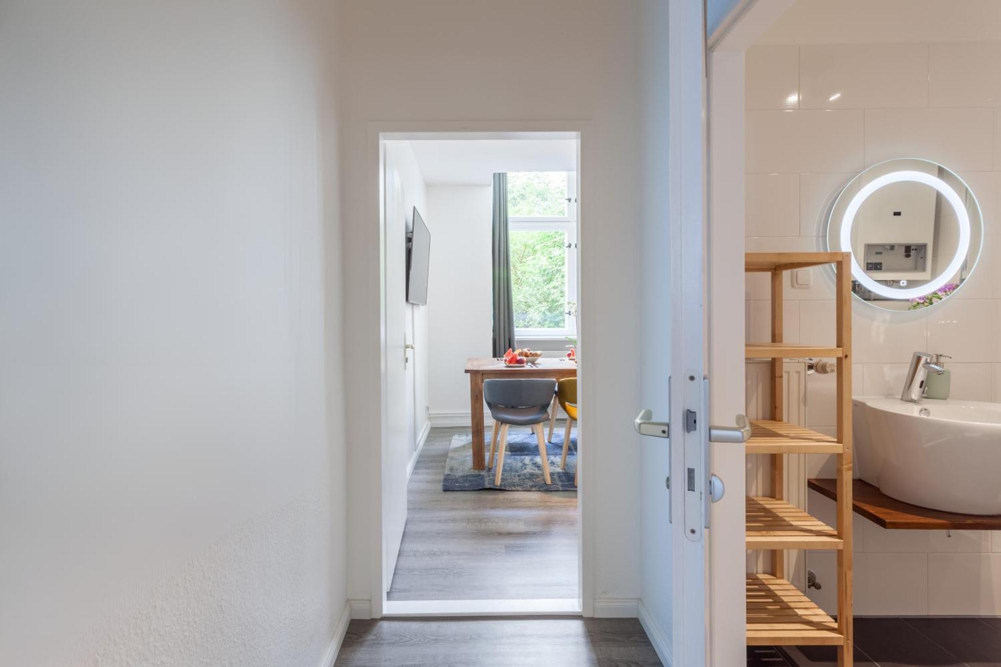 The Paul II - Stylish & Central 3 Bedroom Apartment, Group & Family Friendly, 4- 6 Guests, Berlin